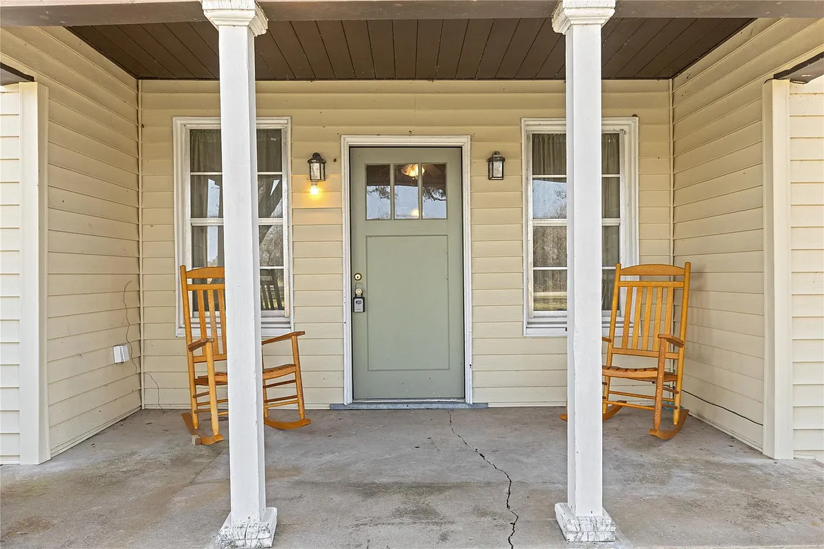 Building Photo - 18218 Buck Rd