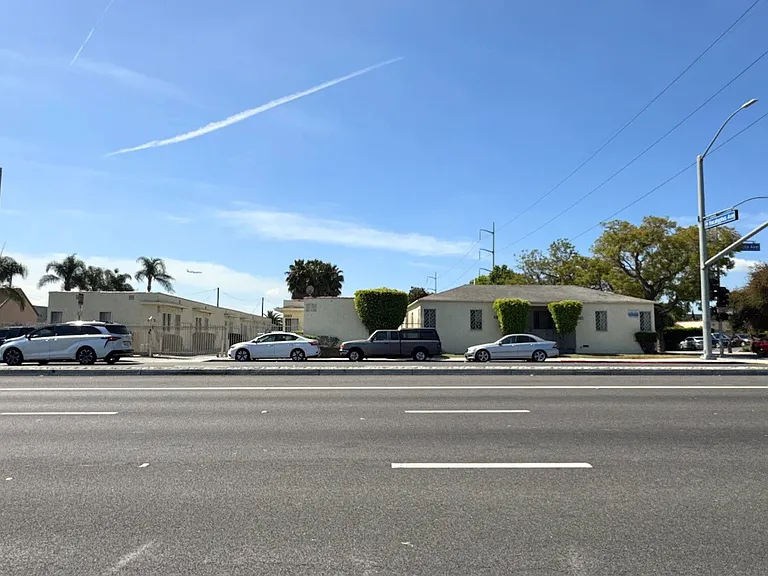 Centinela Apartments — Photo 6