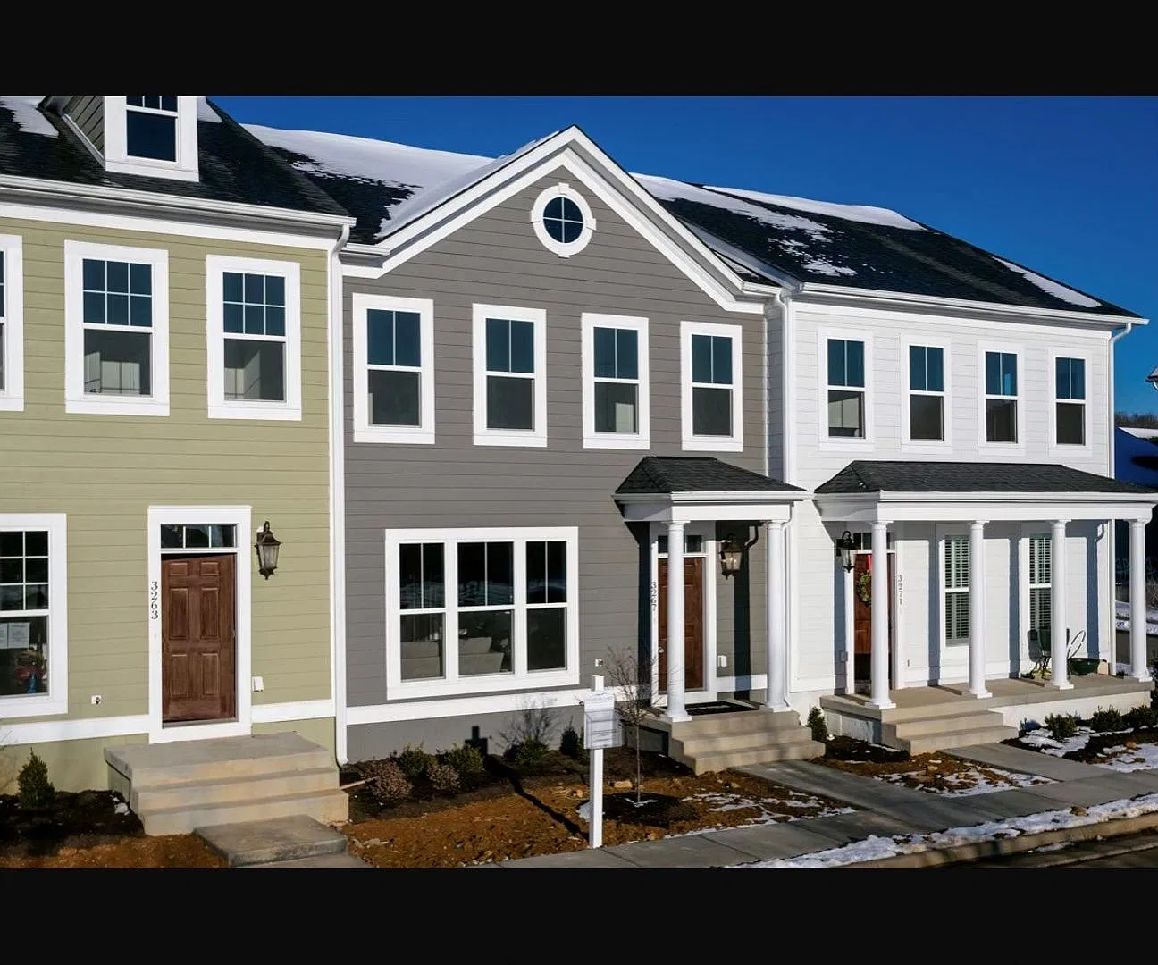 Modern Luxury Townhouse in Preston Lakes — Photo 1