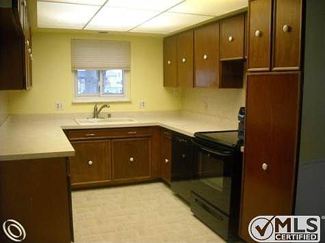 29805 Kitchen.jpg