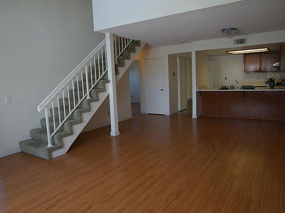 4th image of 804 W Grondahl St APT A