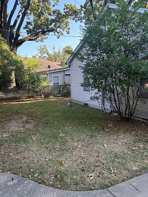 3 bed, 1260 sqft, $1,900 — Photo 2