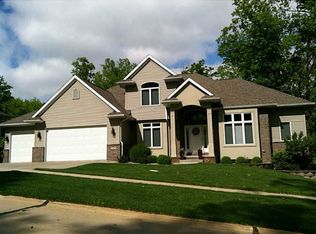 2708 Long Bluff Rd NE, Cedar Rapids, IA 52402