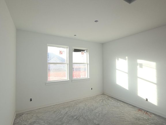 4th image of 5025 Bluebell Way