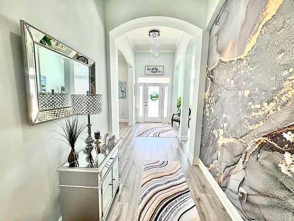 3rd image of 513 W Club House Drive