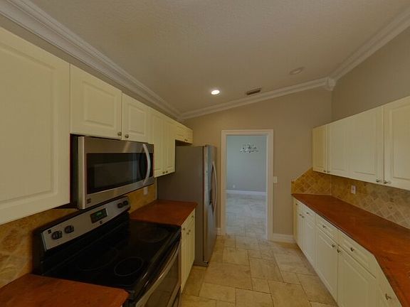 2nd image of 3194 SE Carrick Green Ct