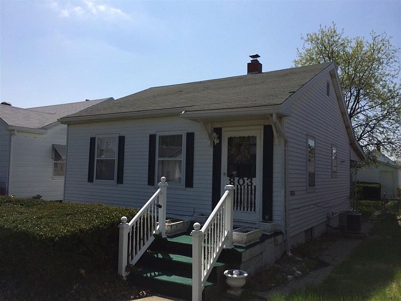 2nd image of 803 E Delaware St