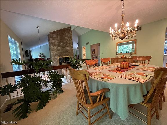 3rd image of 1936 Hemlock Dr