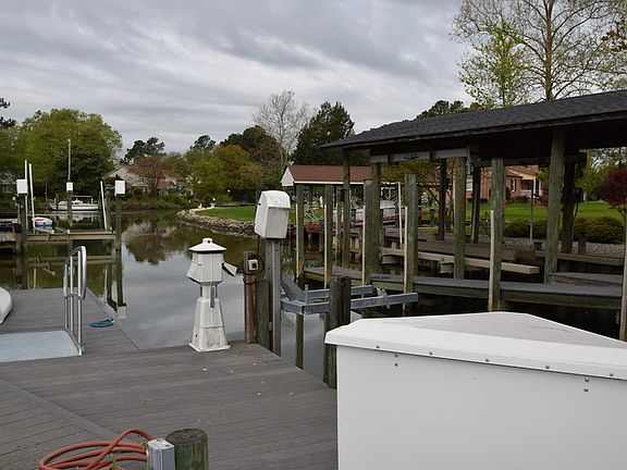4th image of 6 Freemoor Dr