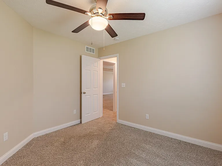 305 Breckinridge Cir — Photo 39