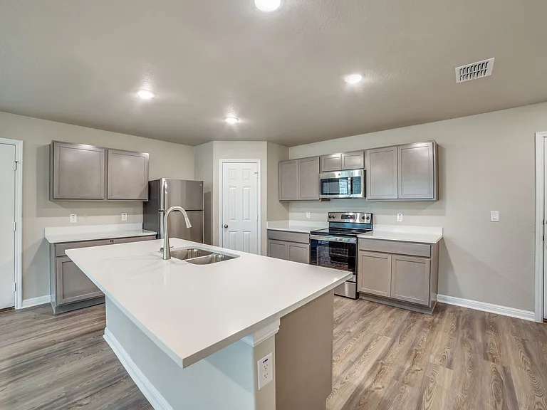 Villas at College Park — Photo 11