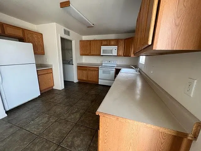 4 bed, 2.5 bath, 2154 sqft, $2,300 — Photo 4