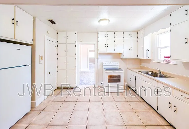 1166 Hamilton St — Photo 2