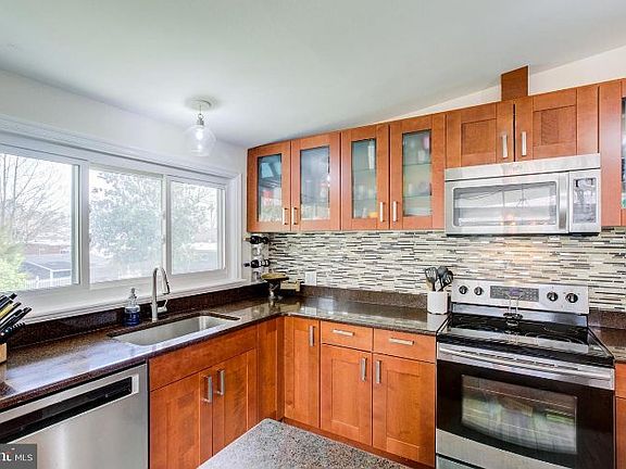 4th image of 6124 Knollwood Dr