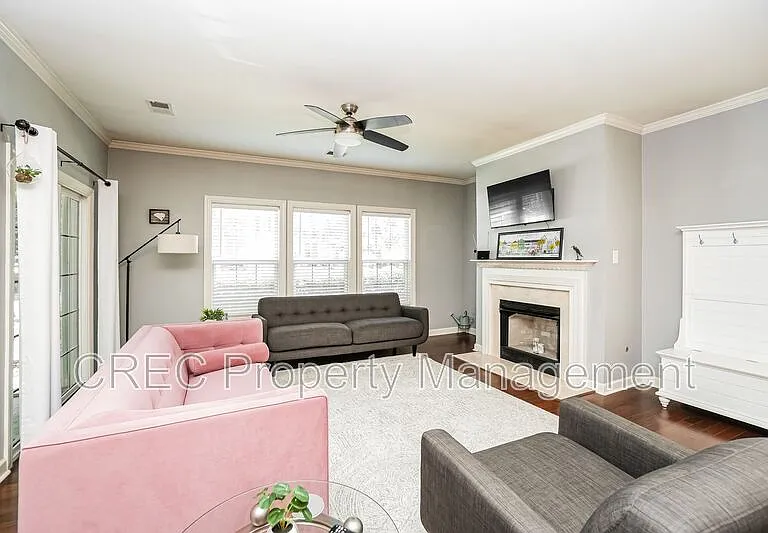 1202 Grove Park Dr — Photo 4