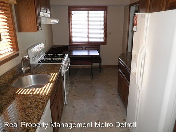 3rd image of 1301 N Selfridge Blvd