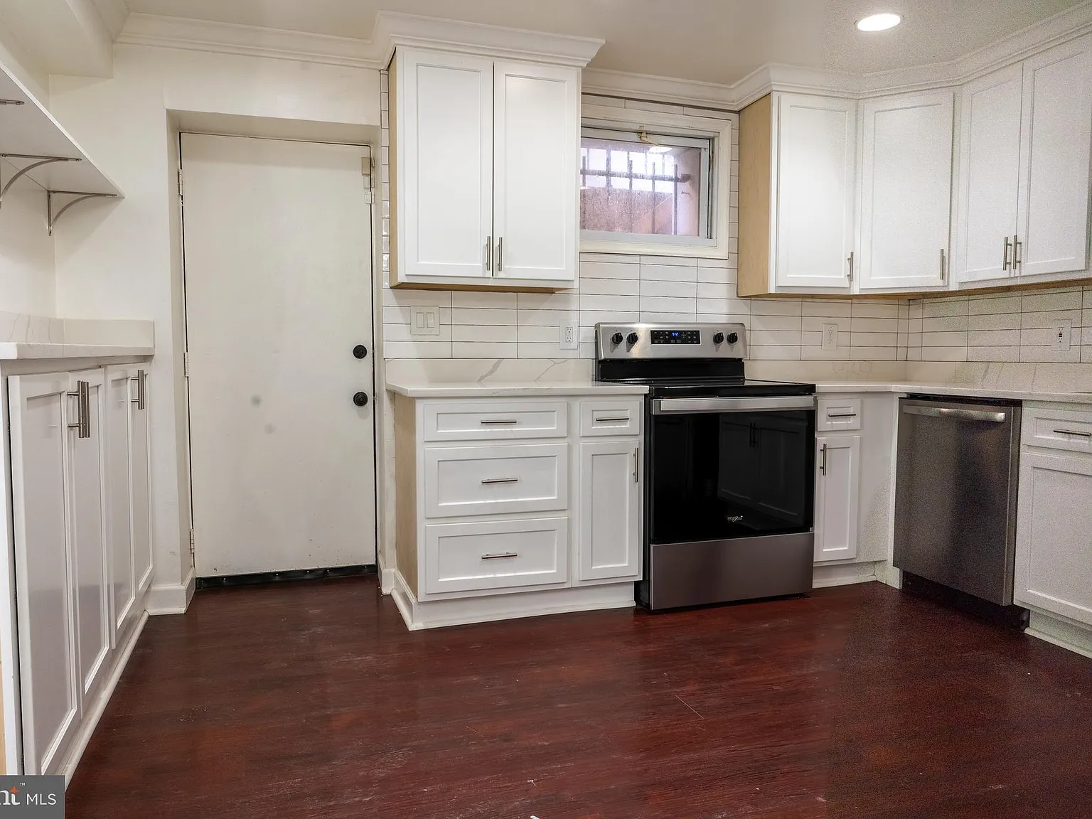 4 bed, 2.5 bath, 2680 sqft, $3,800 — Photo 4