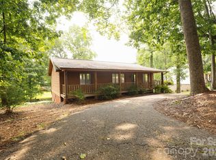 5516 Brookwood Ln, Hickory, NC 28602