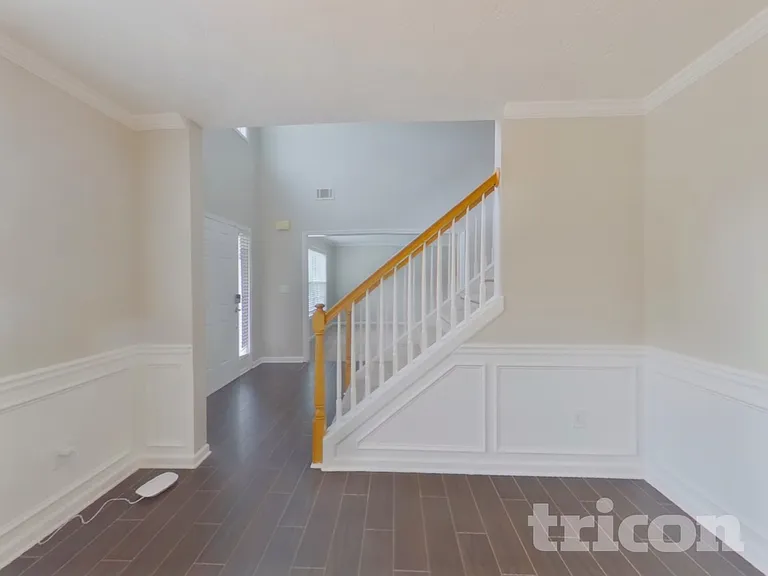 315 Avonlea Dr — Photo 3