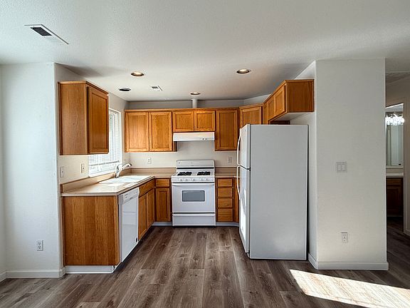3rd image of 1545 Fircrest Ct SE