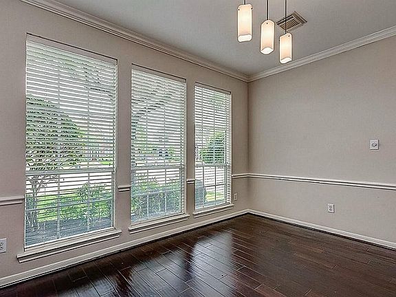 5th image of 5911 Parkwood Pl