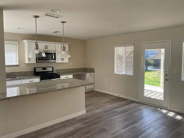 2057 Lupin St — Photo 7