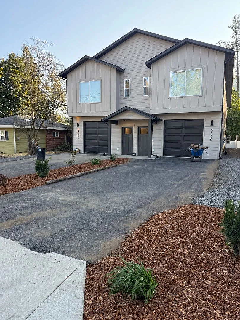 Duplex in CDA! — Photo 1