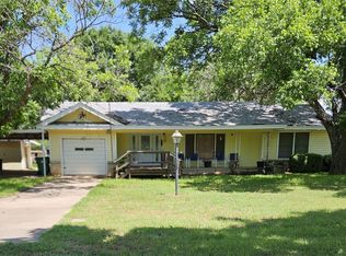 109 Bluebonnet Dr, Decatur, TX 76234