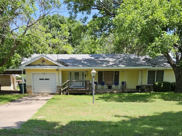 109 Bluebonnet Dr, Decatur, TX 76234