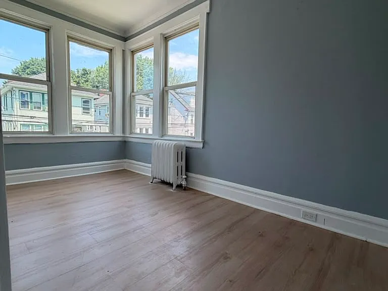 100 Smith St #3 — Photo 2