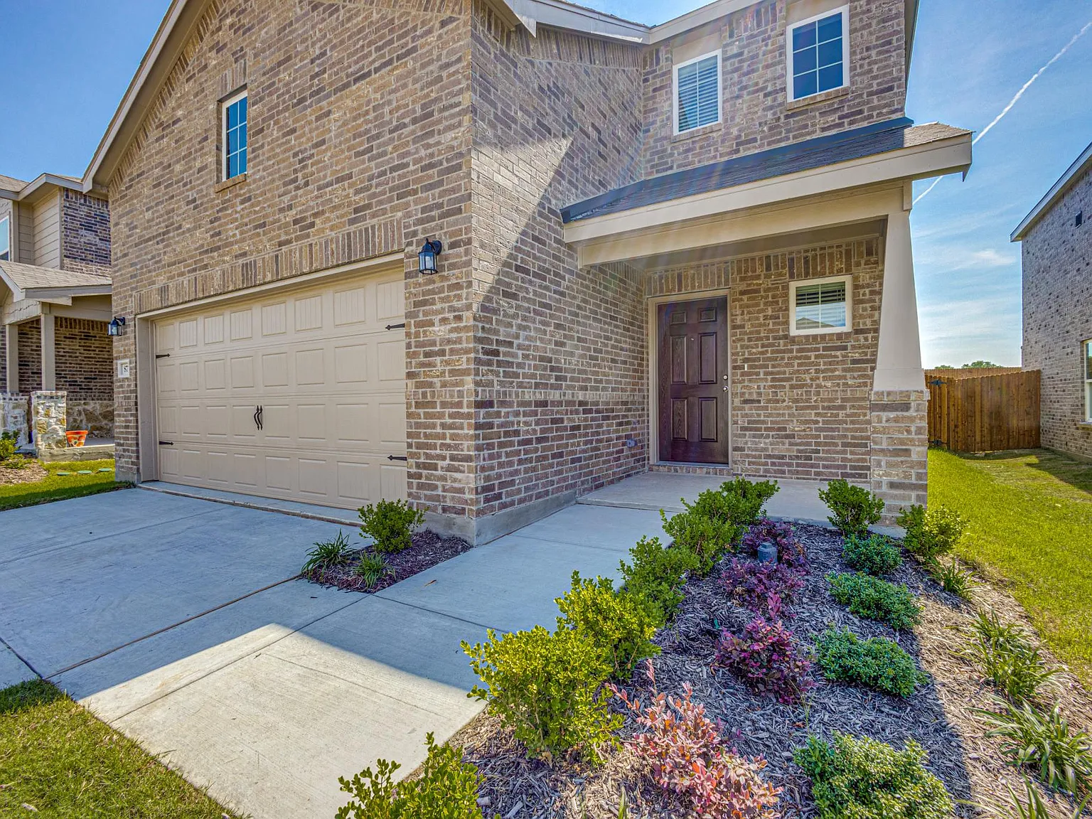 4 bed, 2385 sqft, $2,100 — Photo 2
