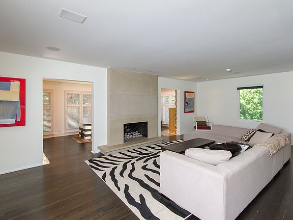 3rd image of 5028 Sunset Dr