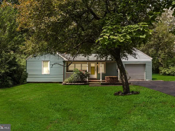 33 Oregon Ave, Mount Laurel, NJ 08054