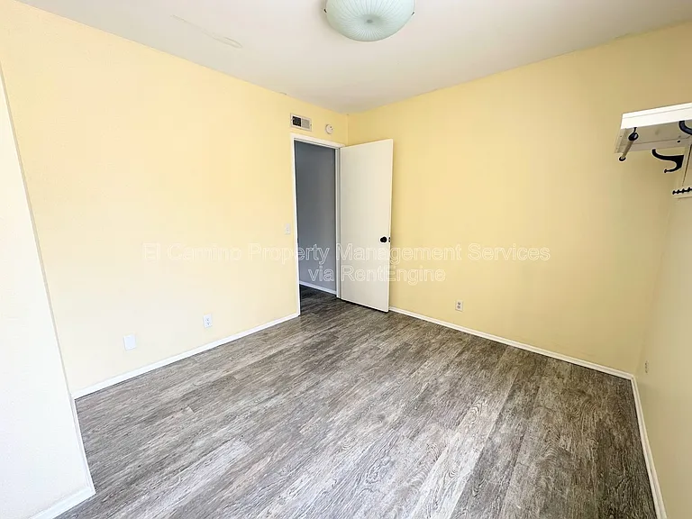 955 W Lamark Ln — Photo 10