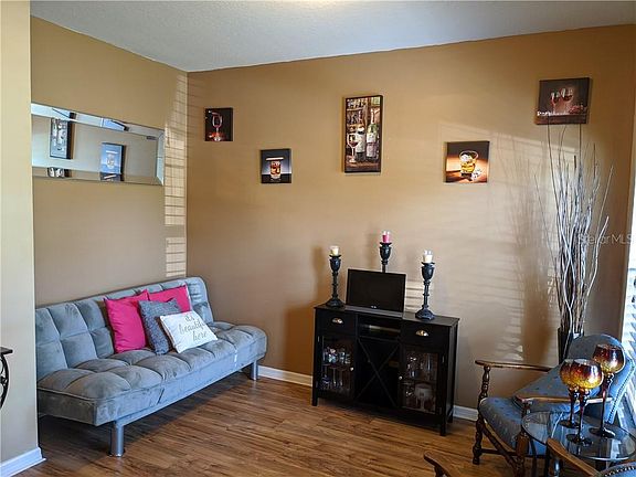 3rd image of 913 Fern Leaf Dr