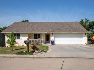 304 Lockett Ln, Saint George, KS 66535