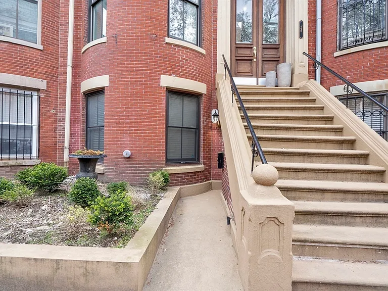 26 Yarmouth St #1 — Photo 21