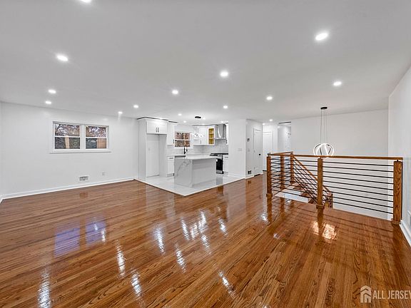 5th image of 12 Barker Rd