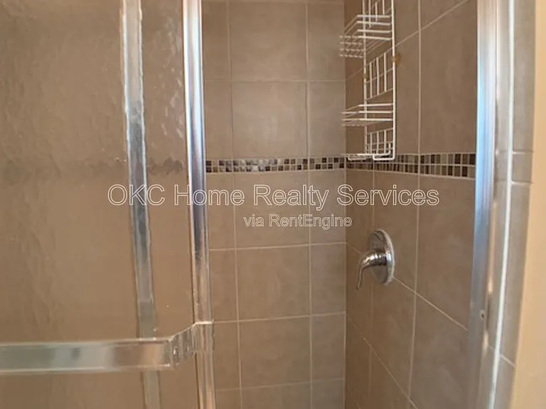 5809 NW 62nd St — Photo 10