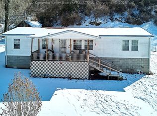 571 Robinson Hollow Rd, Elkview, WV 25071