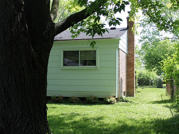 4th image of 2864 Parkwood Ave