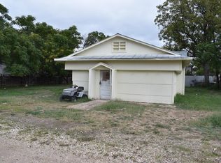 706 S Llano St, Junction, TX 76849