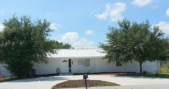3rd image of 230 SW Airoso Blvd