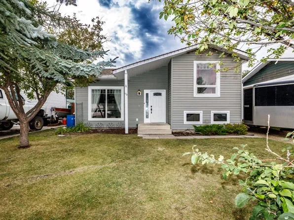 152 E Dundee Cres, Penhold, AB T0M 1R0