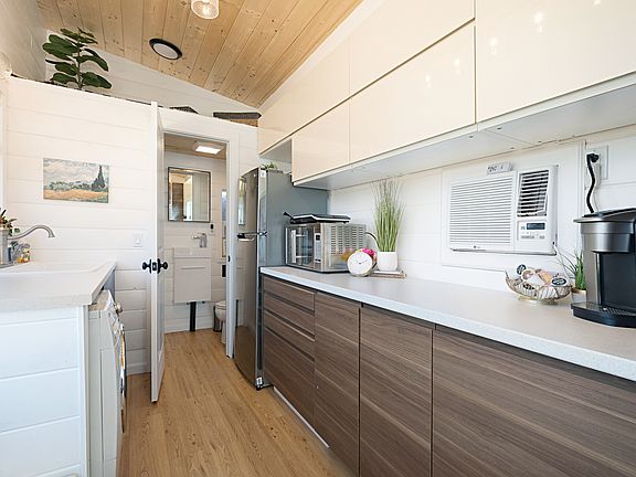 5th image of 2433 Bella Vista Dr #A