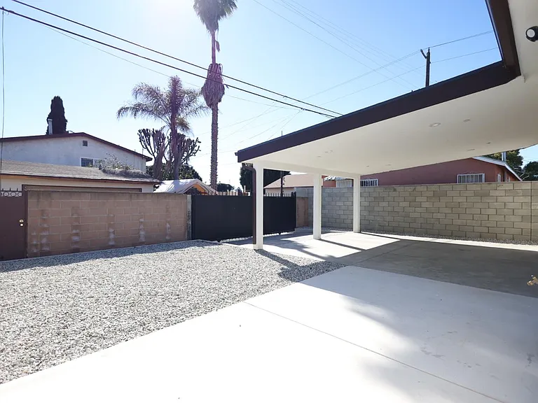 1308 E M St — Photo 16