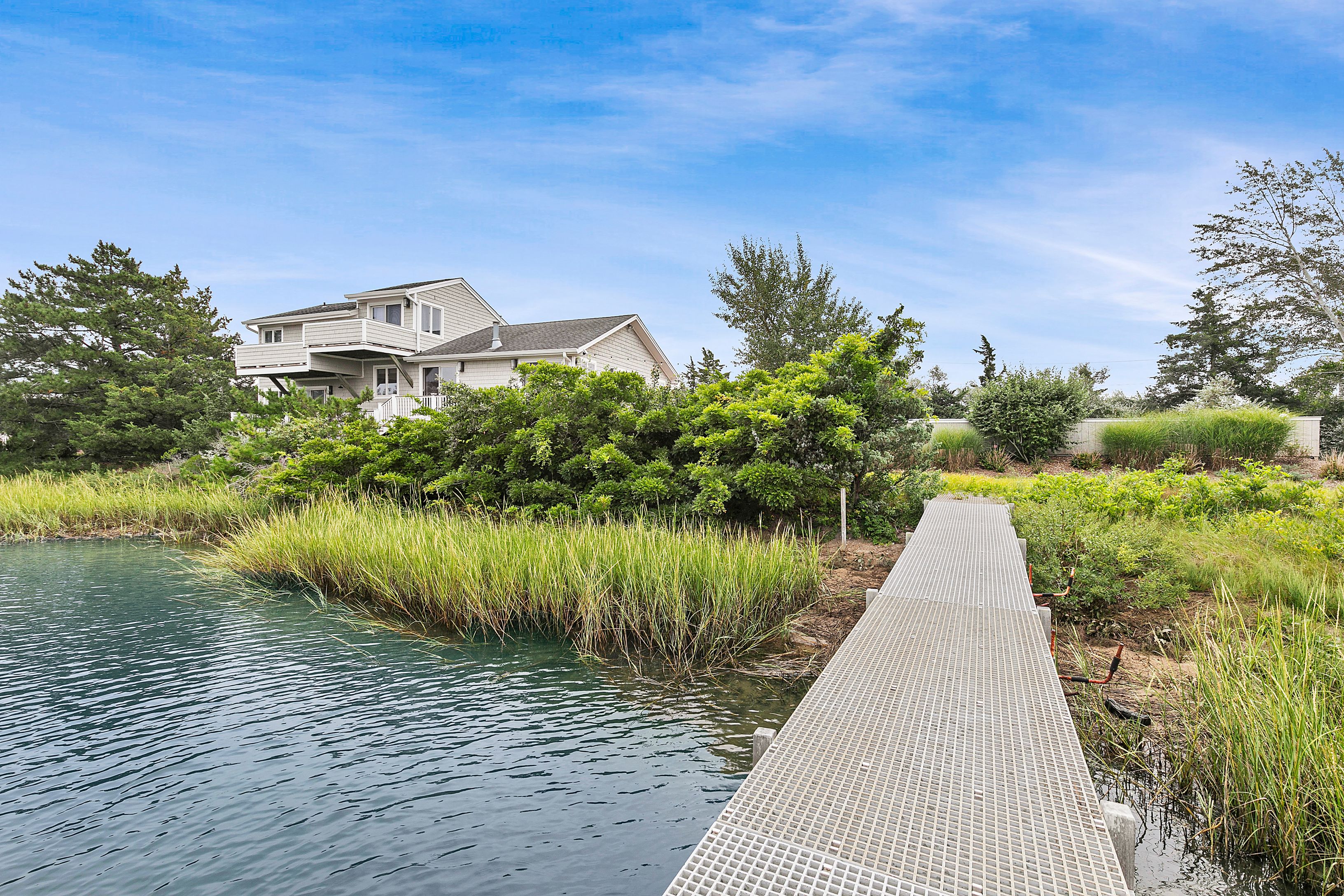 19 Sandgate Ln, Southampton, NY 11968 Out East