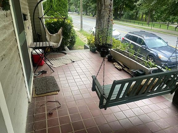 2nd image of 626 Park Ave SE APT 1