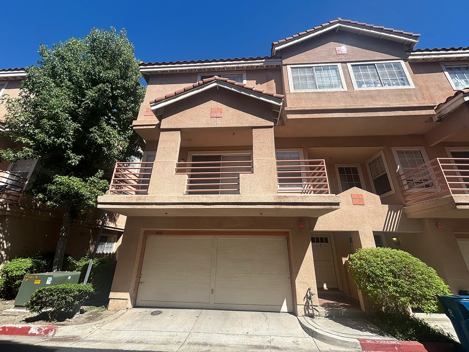 3 bed, 2.5 bath, 1352 sqft, $3,725 — Photo 1