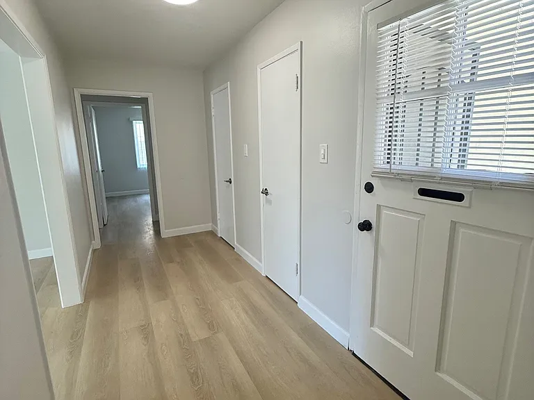 919 E Carson St #1 — Photo 6